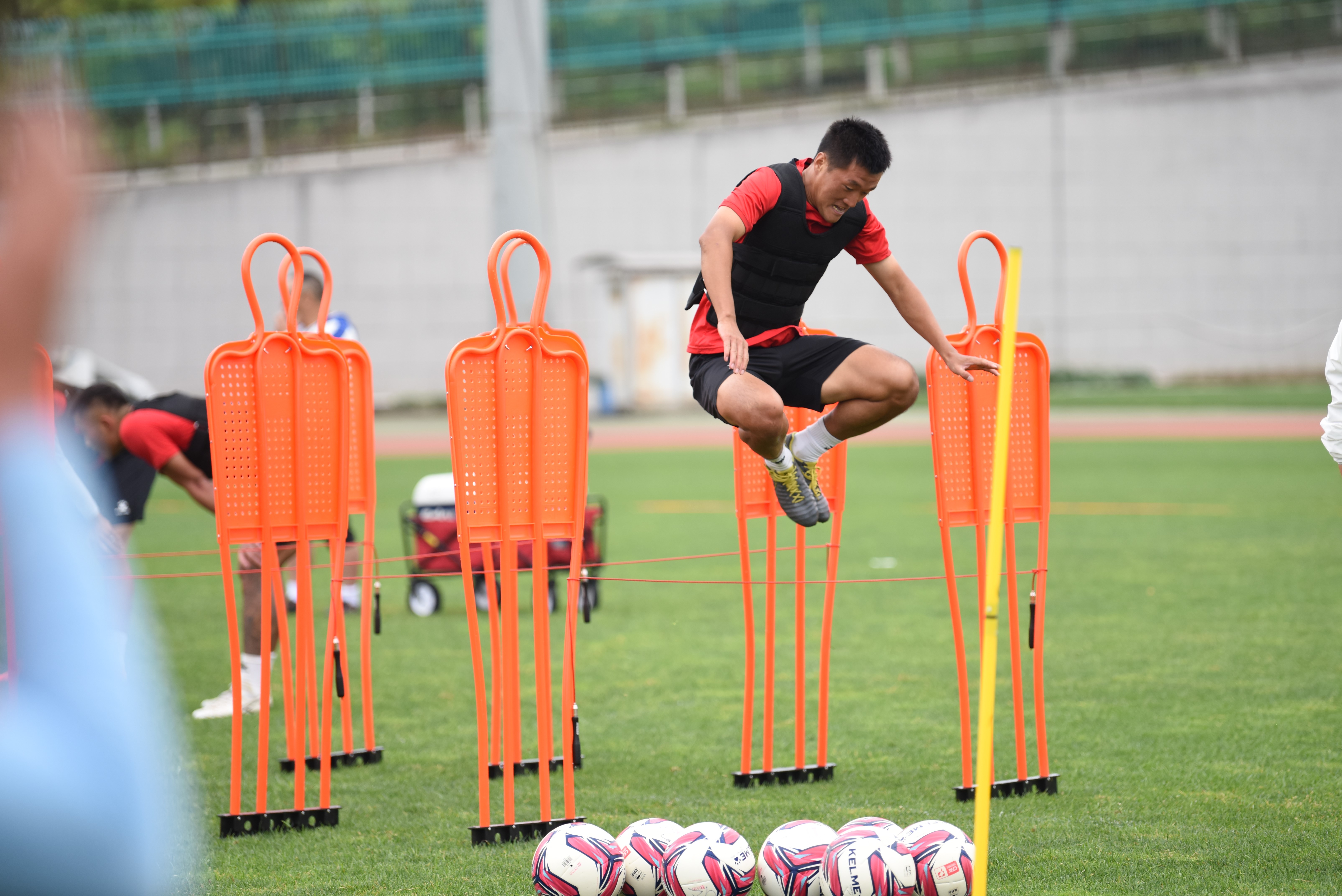 「训练图集」二级甲全副武装，杠铃、轮胎...这是在干啥？