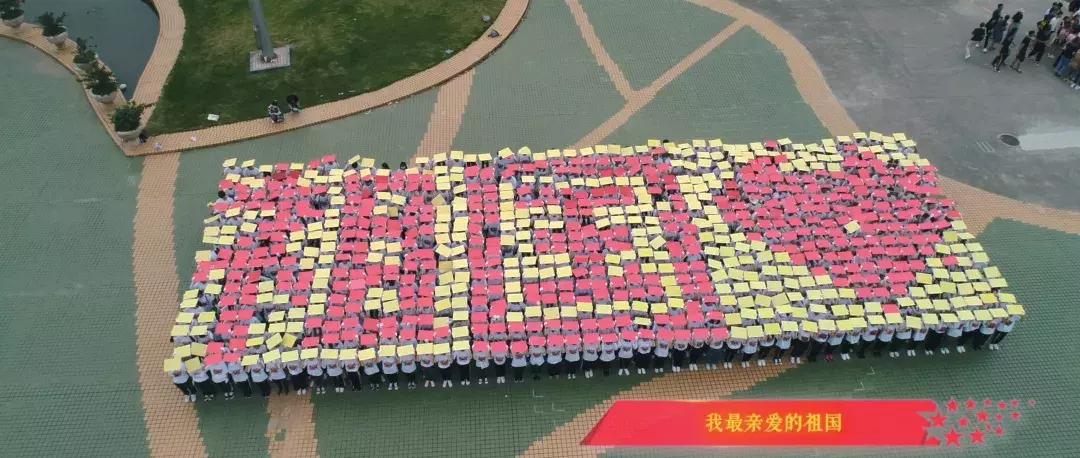 拍个快闪都是爱你的形状！2000多人在金湾以歌示爱录MV为她过生日