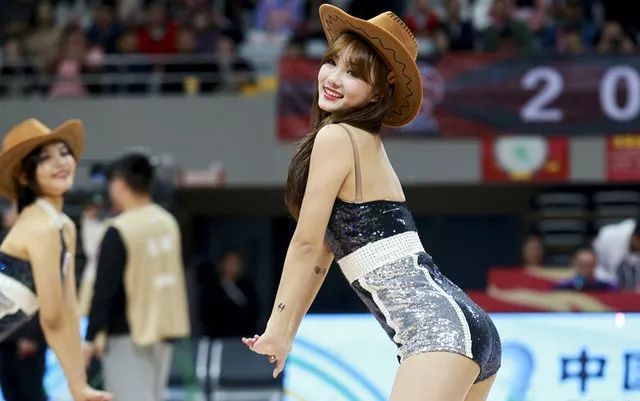直追NBA！浙江主场大胜吉林，啦啦队美女比吴前还要受关注