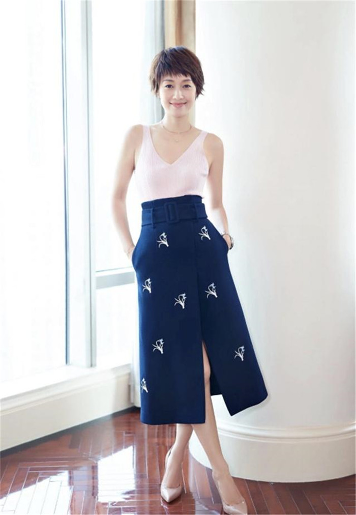 今年最流行的烫发发型40岁女人,短发烫发2021流行发型40-50岁