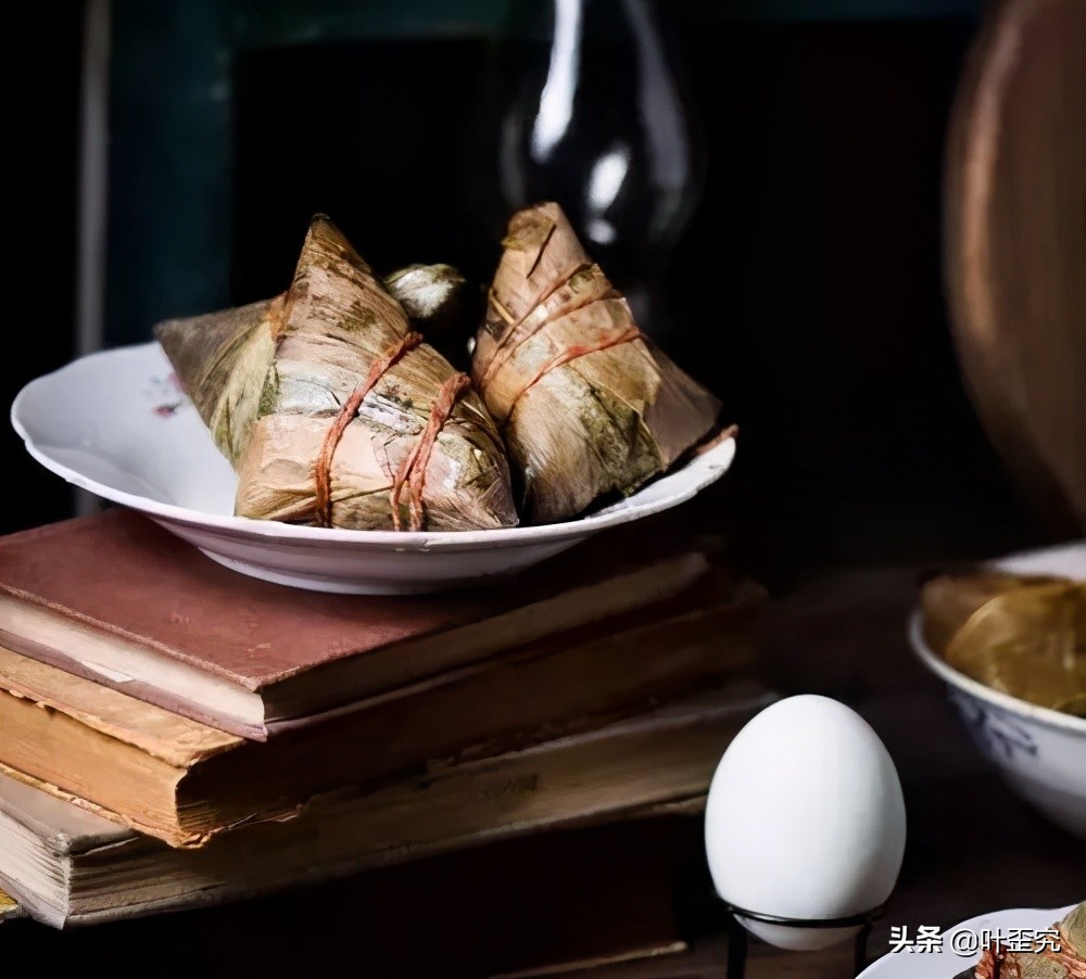 山前青青野艾草，你家门前插几枝？