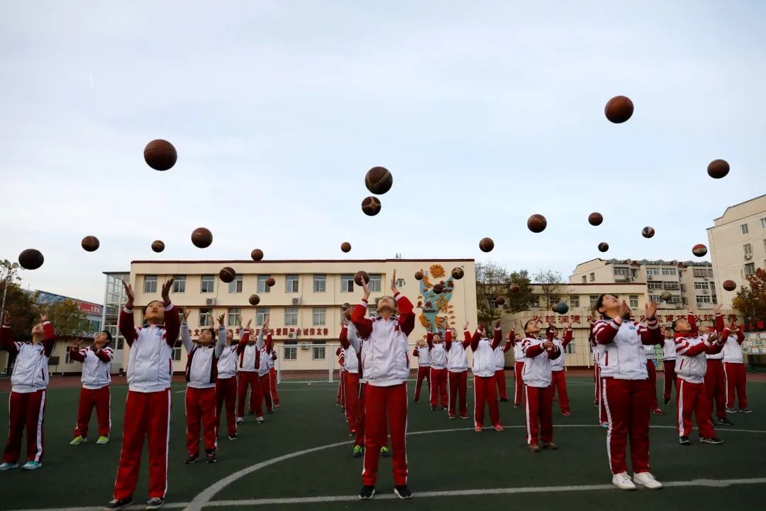 2024运动会会徽和吉祥物,校运会会徽怎么设计火炬