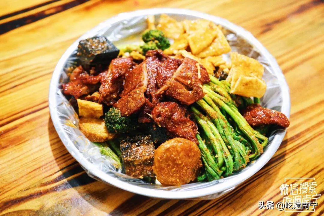 走错2次路，问了3个路人，终于找到偏僻小巷里的这家炸串店！