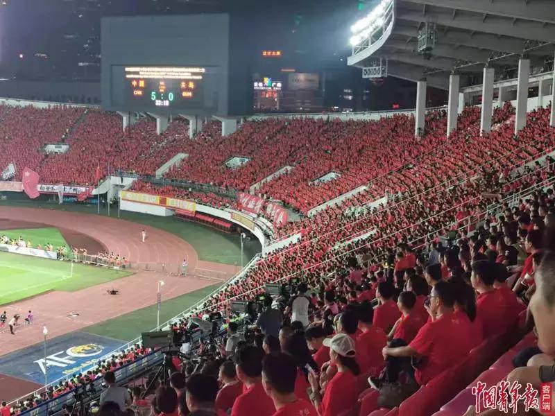 国足进球球迷沸腾超燃剪辑,国足燃情短片