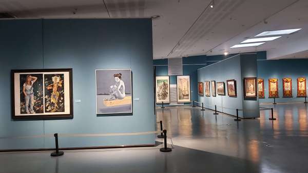 用艺术诠释青春的气息,用艺术致敬红色经典