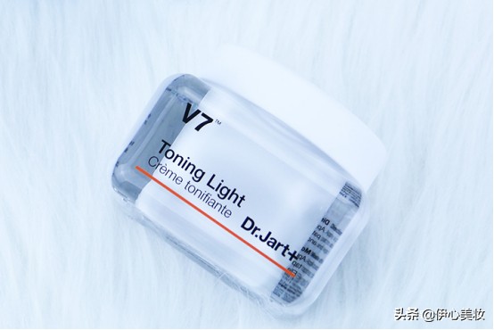 好用不显假白的素颜霜,素颜霜质地水润不假白轻松逆袭