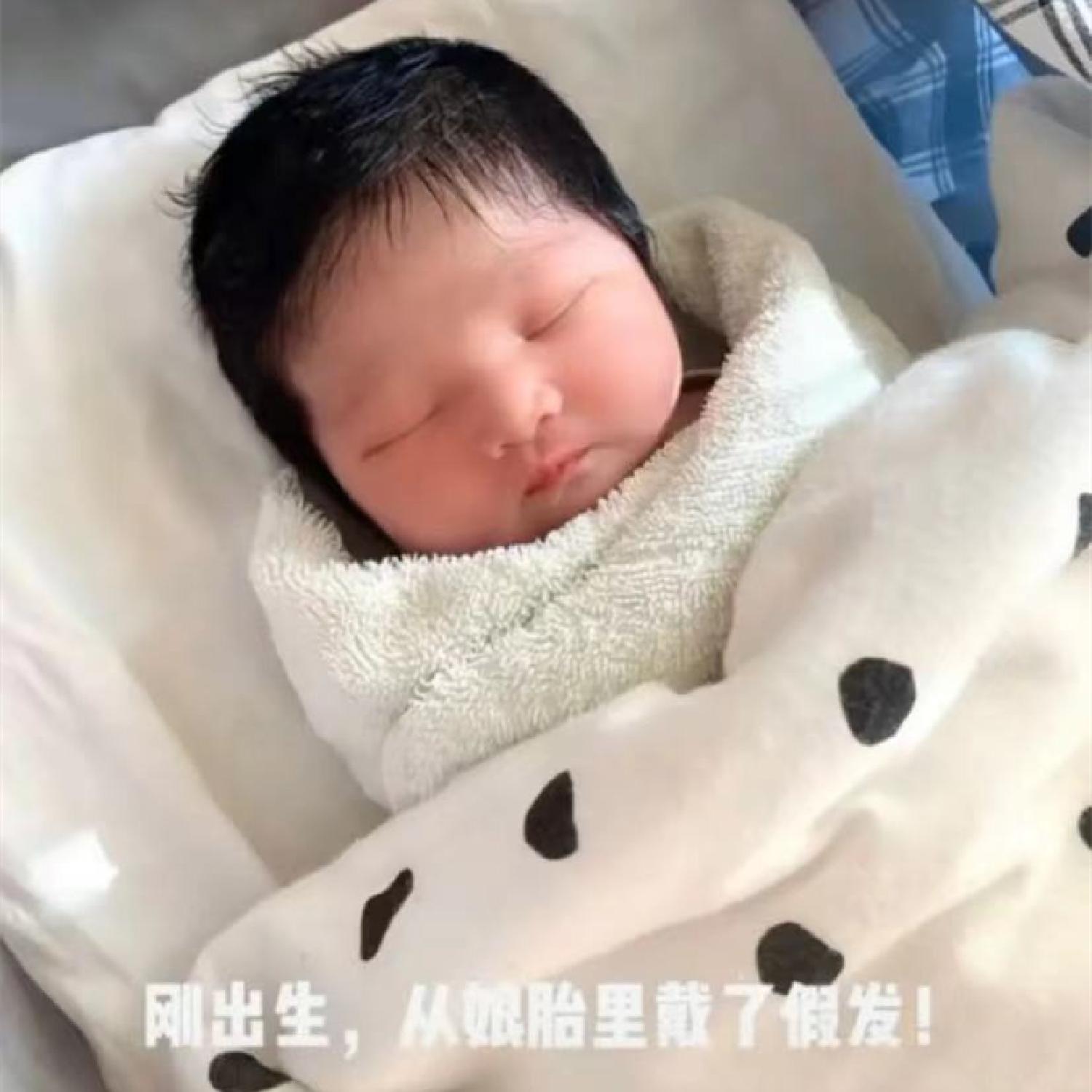 新生儿没剃胎发之前头发发黄,婴儿剃掉胎发后新长的头发有点黄