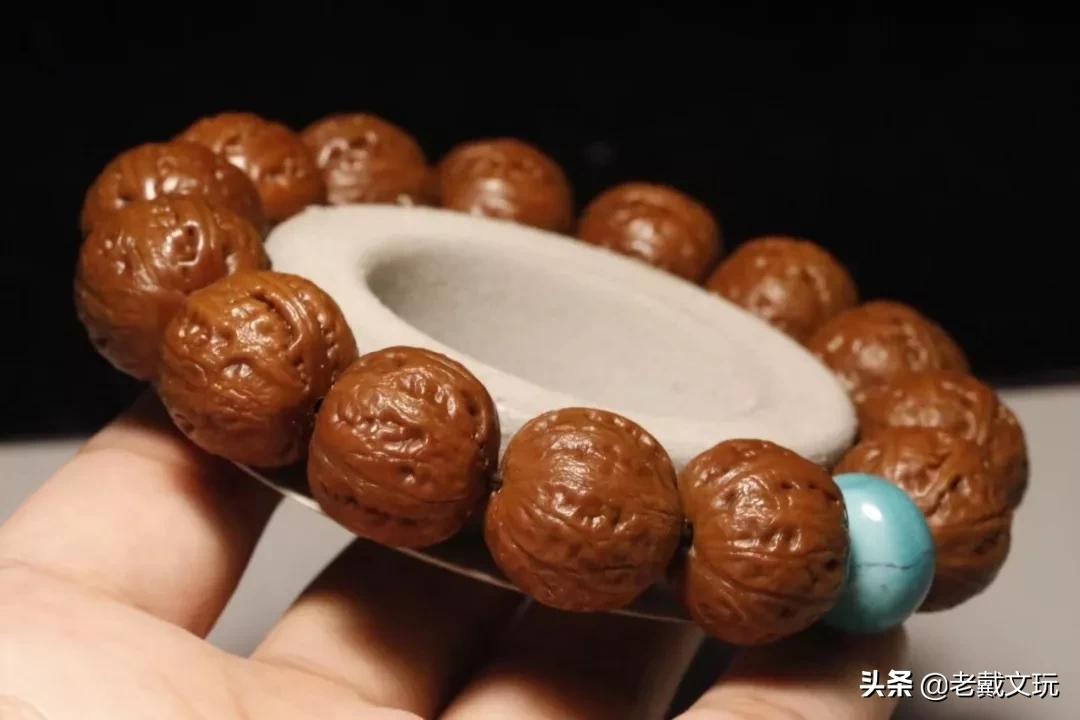 小秋子核桃如何辨别是不是塑料的,秋子核桃的变化过程