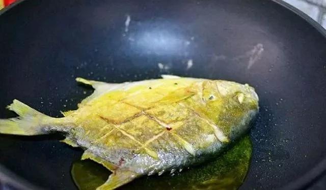 刺鲳鱼的红烧做法,红烧海鲳鱼怎么做好吃又简单视频