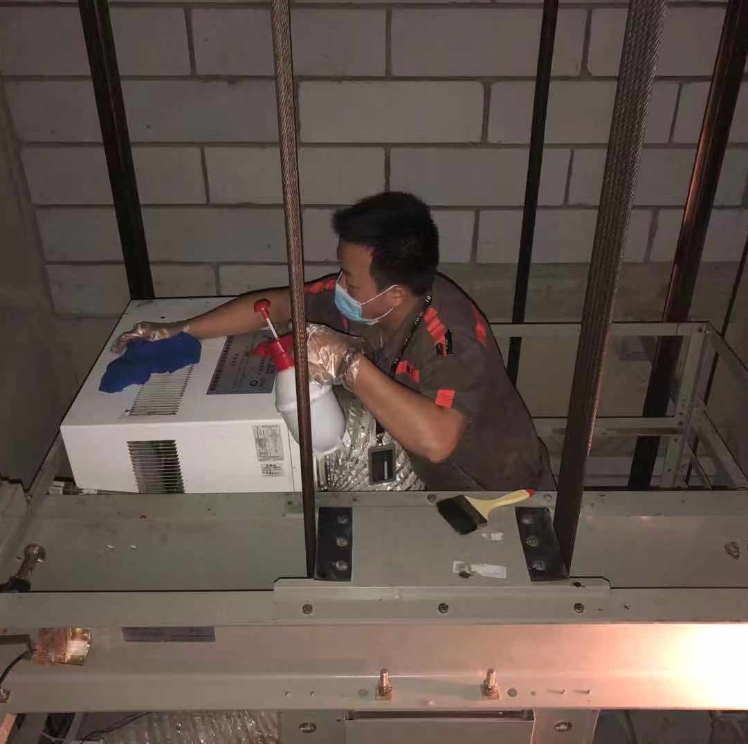 向坚守疫线的硬核志愿者们致敬,战疫先锋不忘初心硬核坚守陈扬