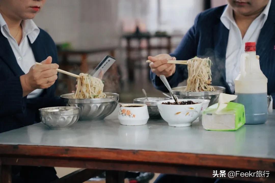 被刘昊然种草的云南小城，全网0攻略，我们花不到2k就逛吃6天