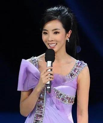 央视主持李思思瘦过头了,央视主持人李思思的成功之路