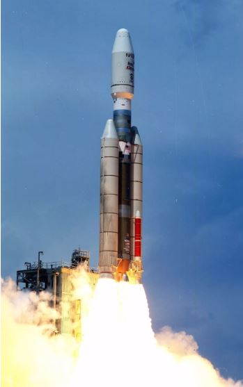 太空徒手抓卫星？玩命的宇航员到底在干什么？