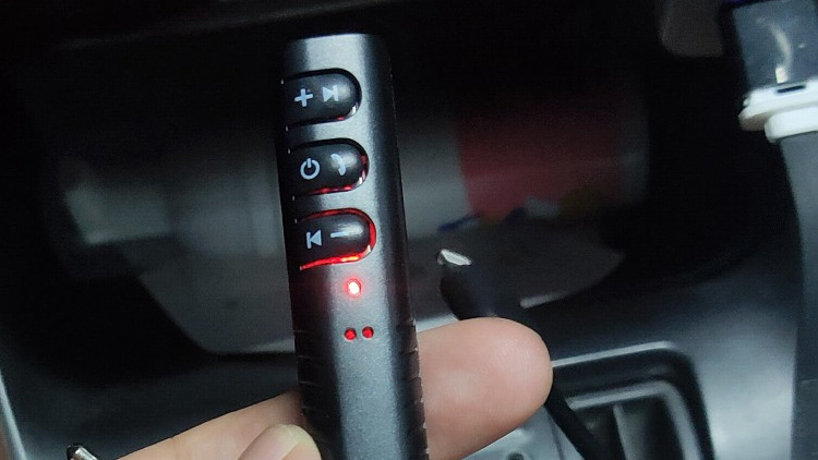 想在低配车内蹦迪？改造车机还不如装个接收器，也就一顿饭钱