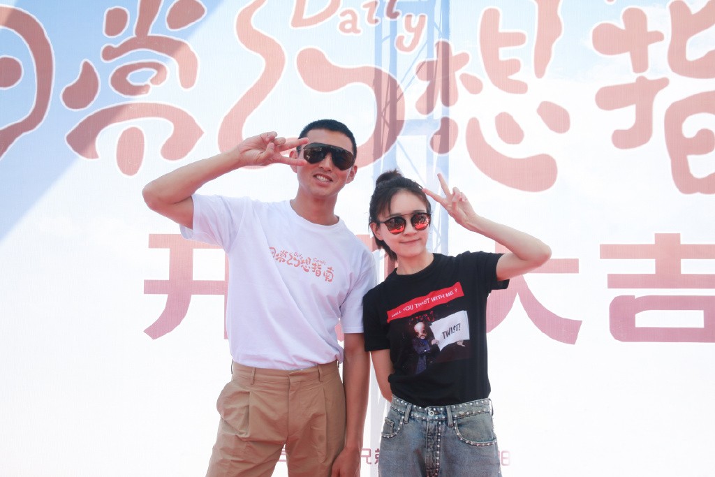 焦俊艳穿薄款牛仔裤,焦俊艳日常穿搭泥石流