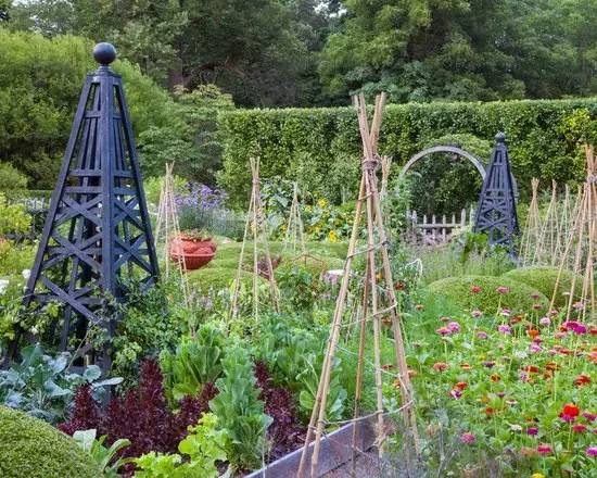 花园怎么布局才会有层次感,露台花园如何分休闲区和种花区