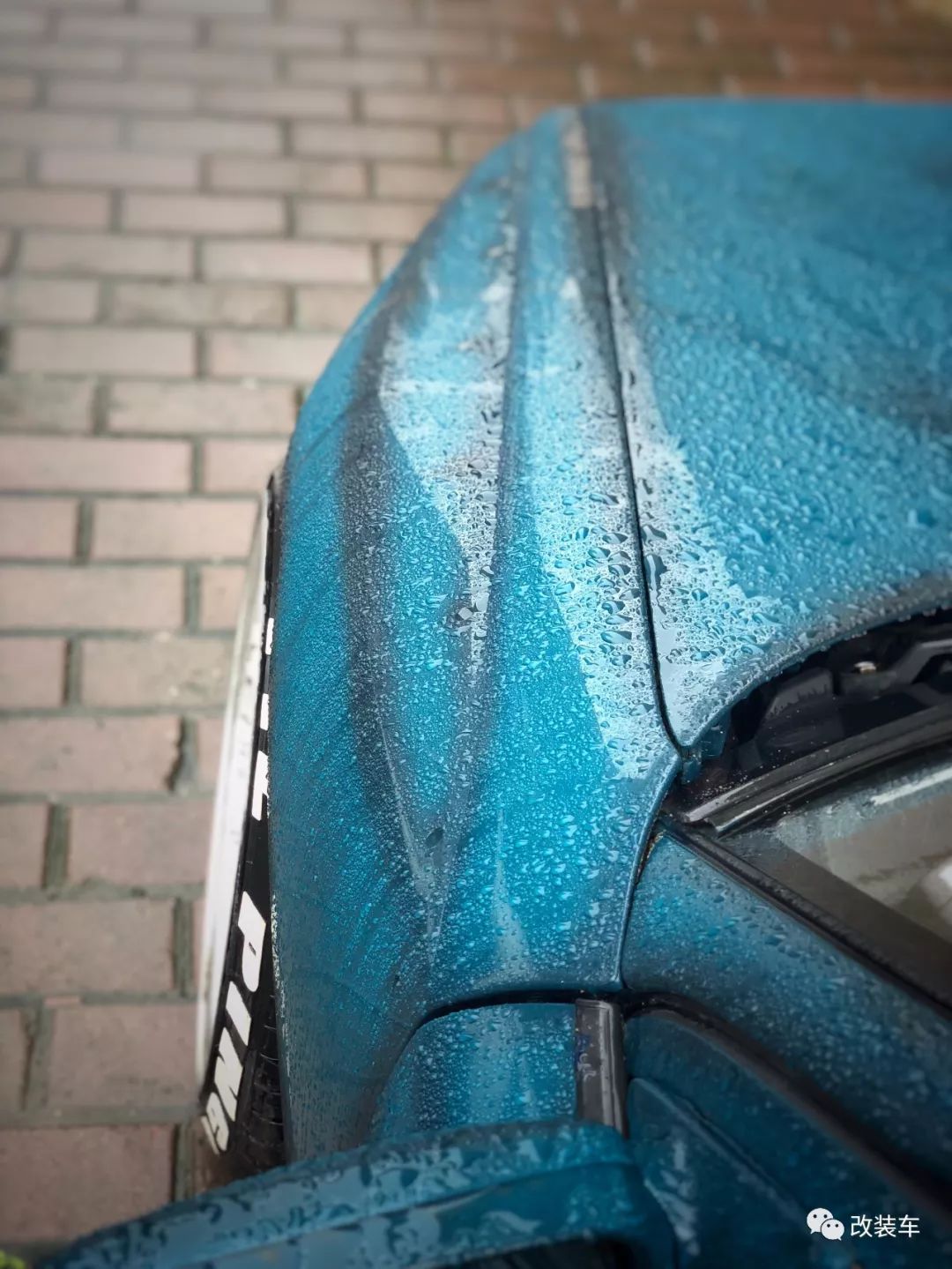 哪年的马自达323有尾翼,马自达323贯串式尾灯是哪一款