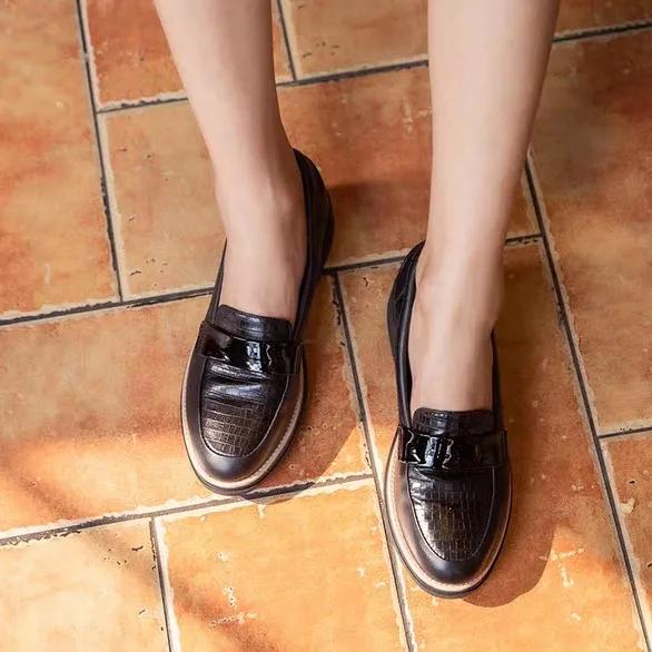 40岁的妈妈适合穿什么鞋子品牌,妈妈适合穿的布鞋子推荐