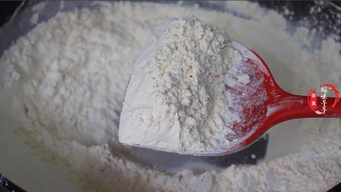 月饼怎么做不太甜,怎么做出来的月饼又酥又软