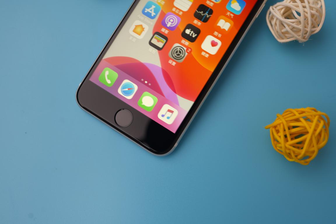 不吹不黑新iphonese真实评测开箱,新一代的苹果se有什么优势