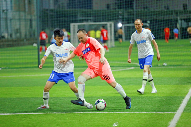 以球会老乡——2019年南宁桂平商会青创协会足球比赛鸣哨开波