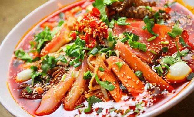 一个人的火锅就是冒菜,冒菜是一个人也可以吃的火锅