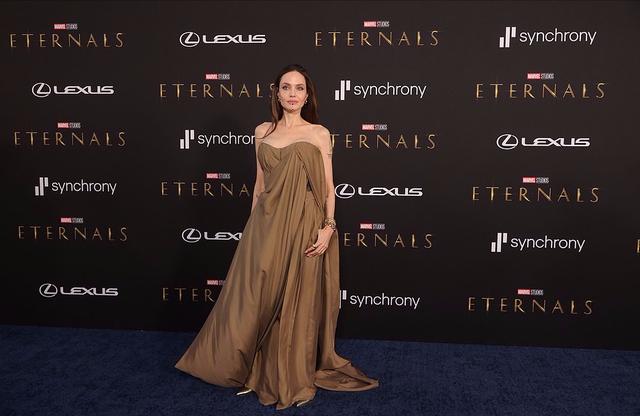 薇薇安朱莉皮特希洛,安吉丽娜朱莉黄金分割脸