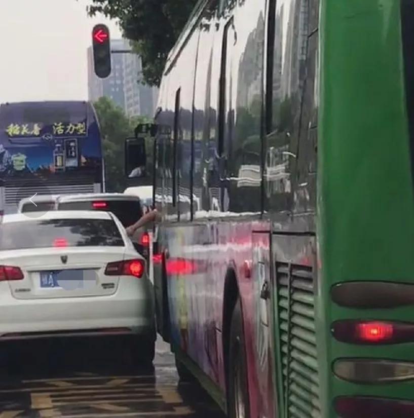 以前的武汉公交车有多猛,当年的武汉公交车到底有多快