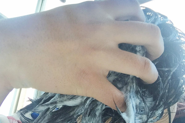 早上洗头和晚上洗头哪个更好,喜欢早上洗头的人说明什么