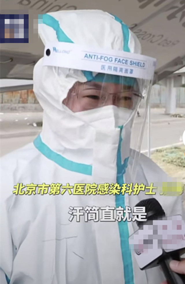 穿防护服的女护士中暑满脸都是汗,穿防护服的女护士中暑吸氧