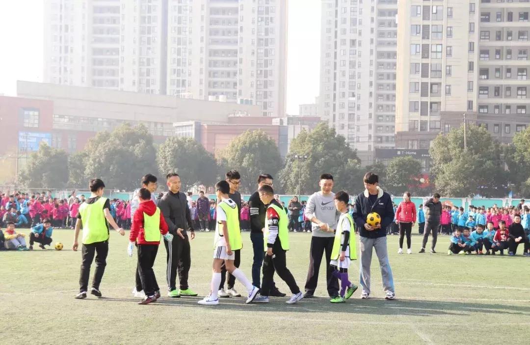 豪情的篮球比赛,豪情足球