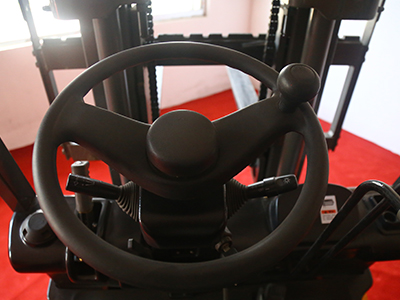 电动叉车突然不能动怎么回事,杭州电动叉车怎么启动