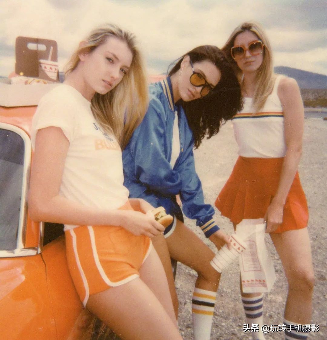 室内泳池闺蜜拍照姿势,多个闺蜜拍照姿势大全