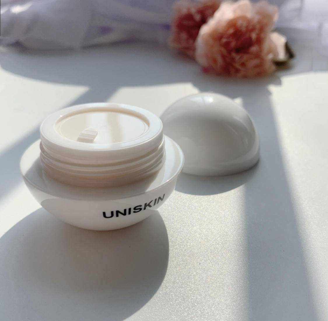 有句话说得好：美不美看脸，老不老看眼