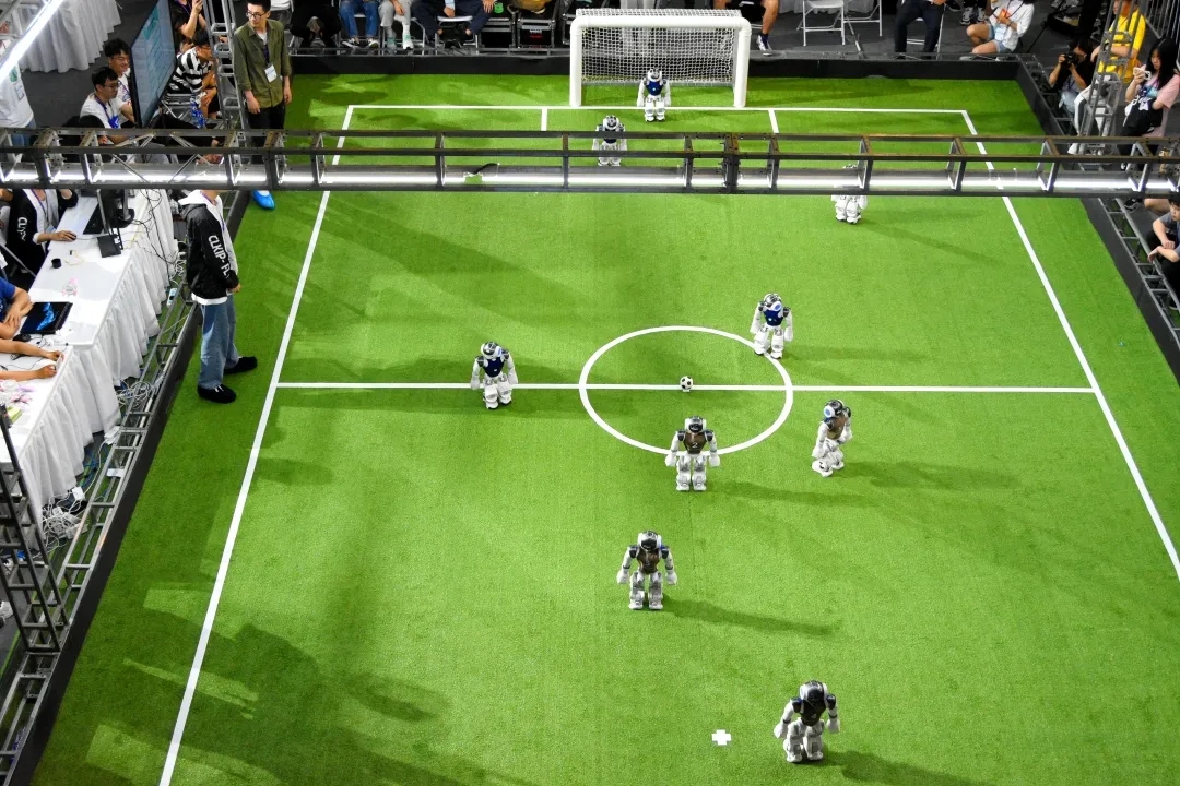 机器人大赛冠亚军,机器人冠军大赛