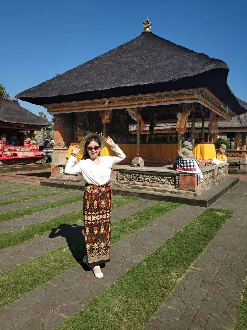 中国大妈旅游标配动作合集,中国大妈旅游拍摄姿势