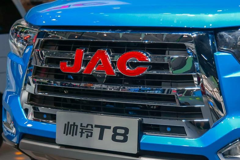 江淮t8pro是什么发动机,江淮t8pro和长城炮比较哪个好