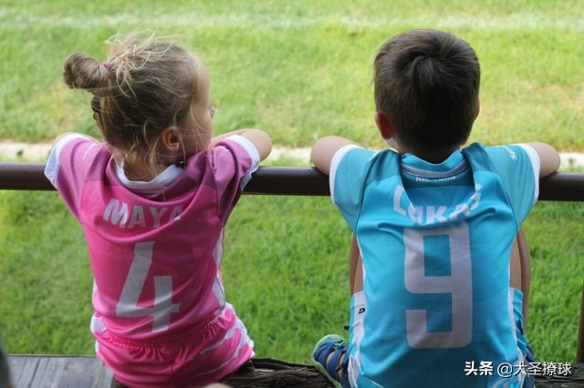 布拉格有支“猛龙队”：英格兰家庭在捷克完成组建球队梦想