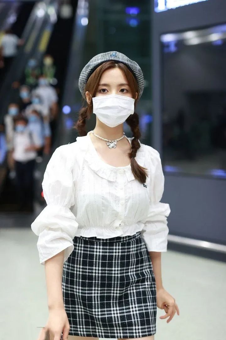 杨超越翻版宋祖儿？别开玩笑了