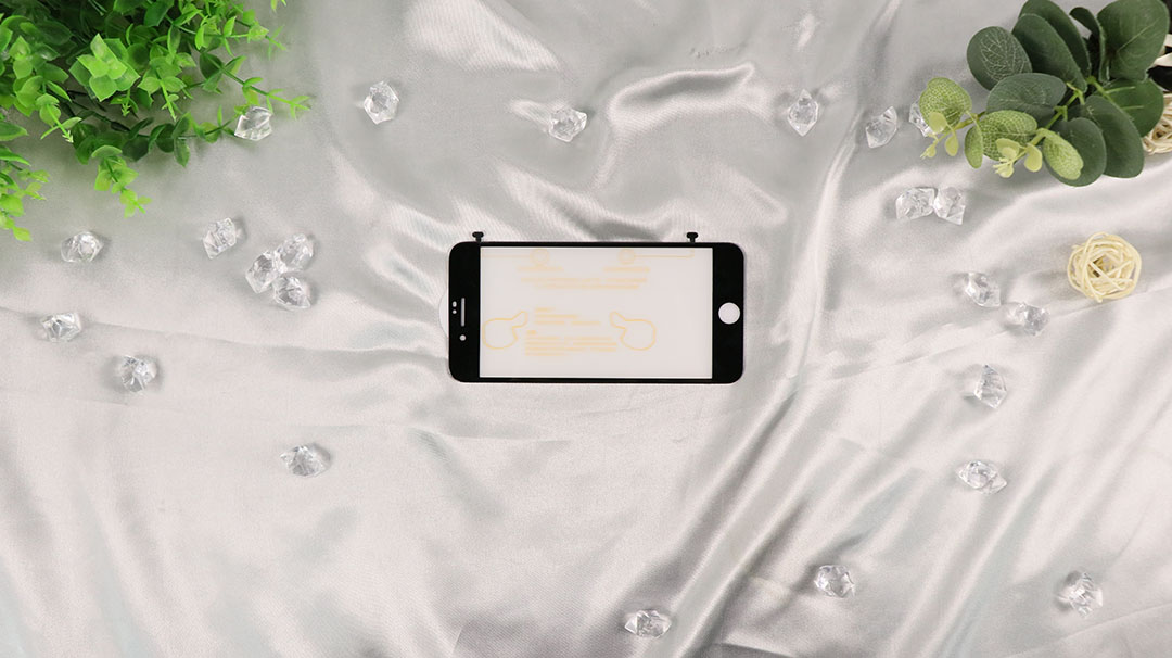 吃鸡很难吗？那是你没用对手机钢化膜