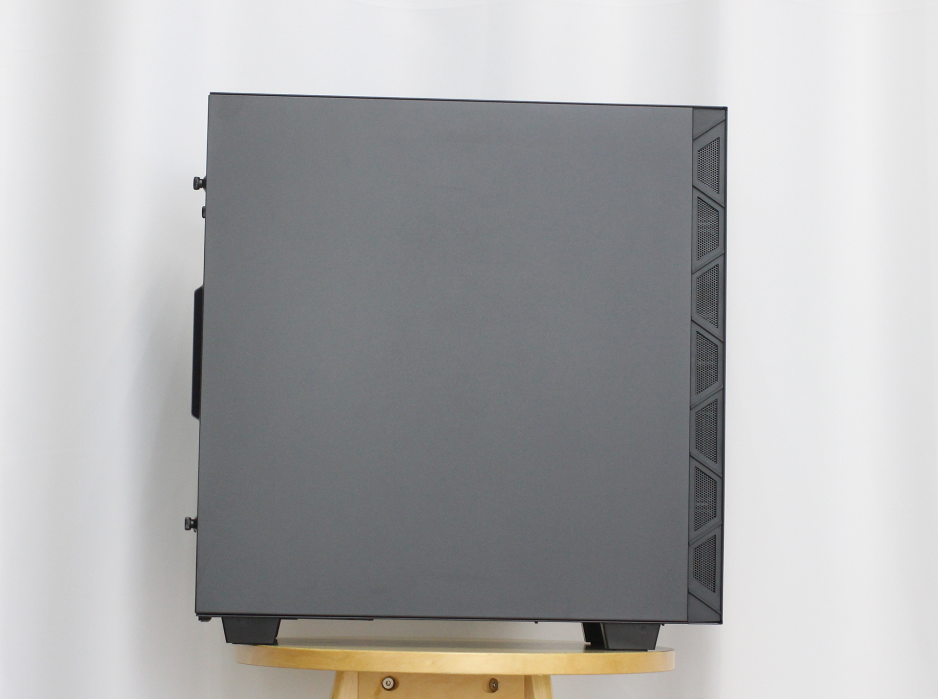 鑫谷atx3.0850w全模组,鑫谷机箱可以装三风扇显卡吗