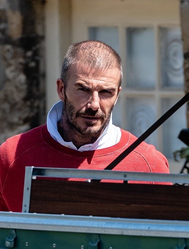 贝克汉姆到底有没有植发过,贝克汉姆什么发型是颜值巅峰