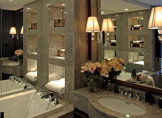 浴室镜柜安装高度尺寸,浴室镜前灯哪种更方便更换