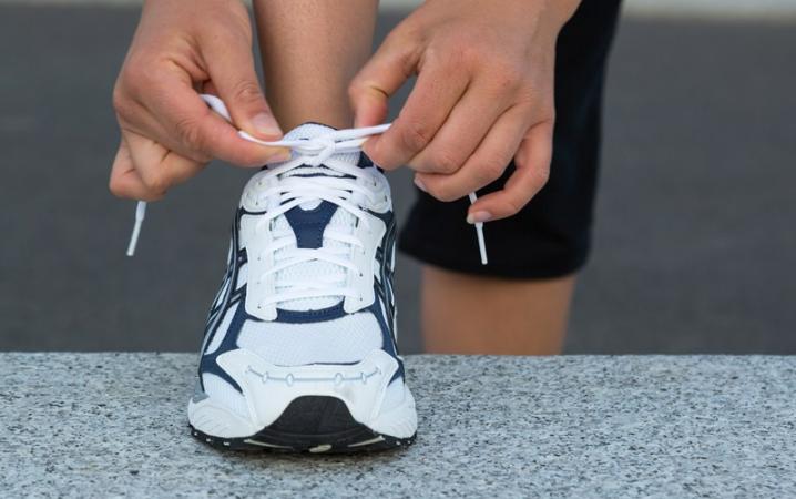 鞋带系好老是松开教你一个好妙招,教你一招让你快速系好鞋带