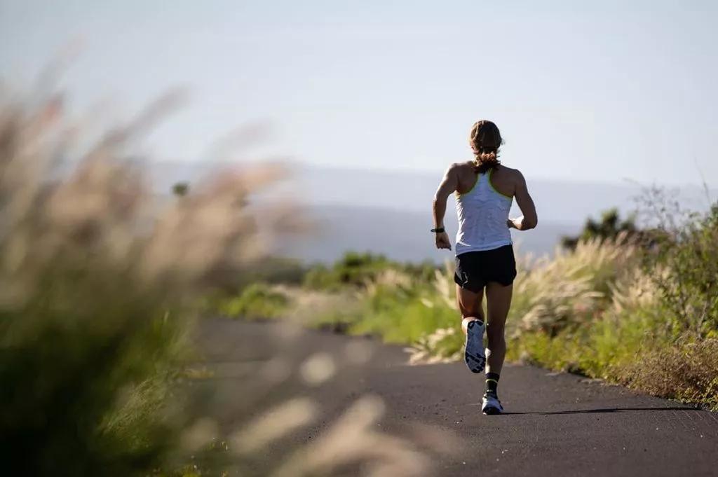 慢跑怎么跑才正确啊,慢跑一天跑几次最好