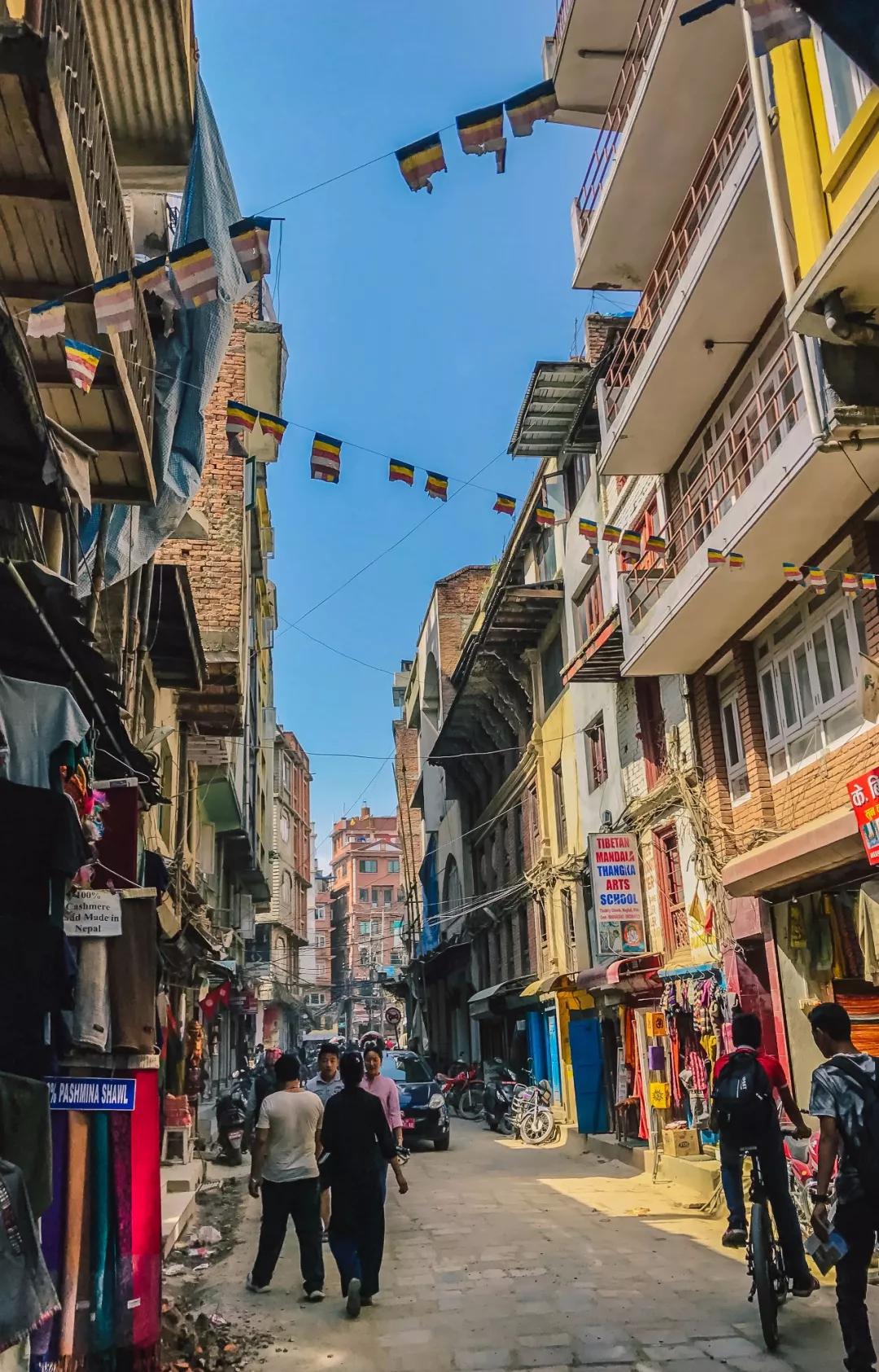 这个微笑国度，见人就夸漂亮，300元就能在天空滑翔