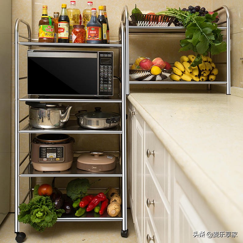 家里的厨房安上这样一个置物架,厨房装哪种置物架方便又好看