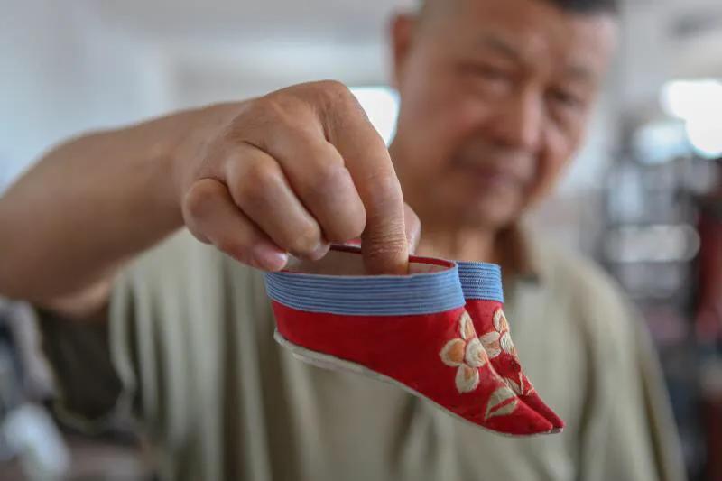 ＂三寸金莲＂到底有多小，见到弓鞋后会不相信自己的眼睛