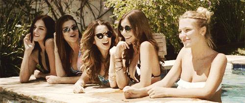 海上旅游必备泳衣有哪些,高颜值海岛度假泳衣无边泳池