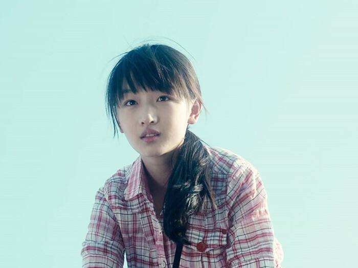 周冬雨：出道即巅峰，成最年轻双料影后，背后却离不开这两个男人